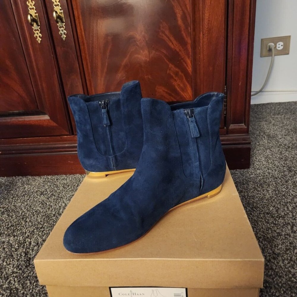 $210 COLE HAAN ASTORIA BLUE SUEDE BOOTS SIZE 9 MEDIUM EUC